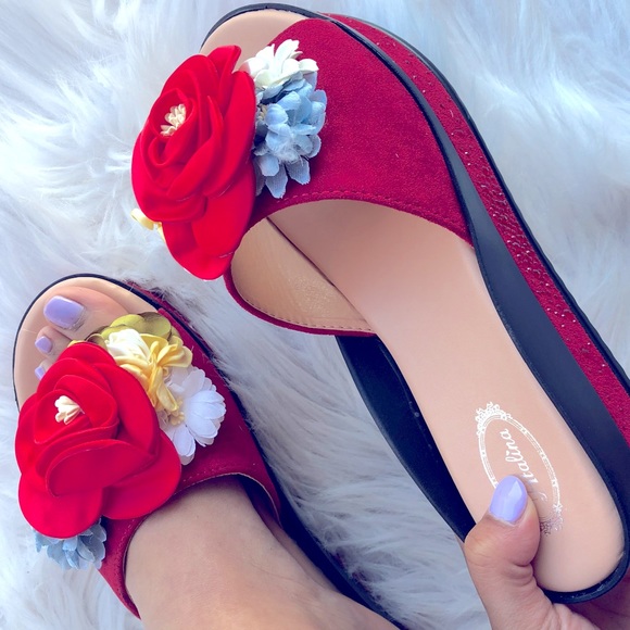 5.5 Italina Red Flower Flatform Wedge Heeled Sandal - Picture 6 of 13